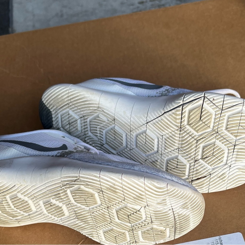 Women’s Nike shoes - Picture 2 of 3
